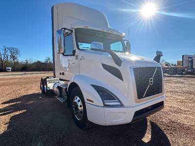 Volvo VNR62300 Day Cab Truck - 425HP, 12 Speed Automatic