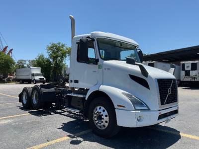 Volvo VNR62300 Single Axle Day Cab Truck - 455HP, 12 Speed Automatic