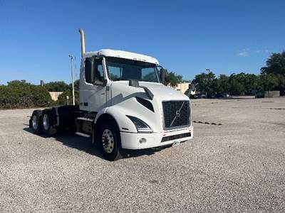 Volvo VNR62300 Day Cab Truck - 455HP, 12 Speed Automatic