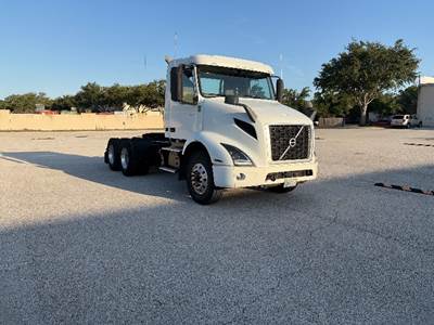 Volvo VNR62300 Single Axle Day Cab Truck - 455HP, 12 Speed Automatic
