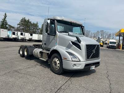 Volvo VNR62300 Single Axle Day Cab Truck - 455HP, 12 Speed Automatic