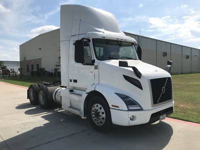 Volvo VNR64300 Day Cab Truck - 425HP, 12 Speed Automatic