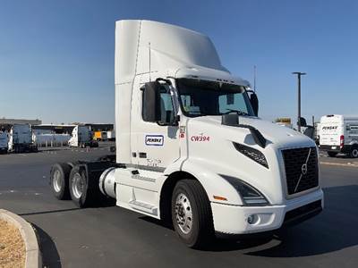 Volvo VNR64300 Day Cab Truck - 425HP, 12 Speed Automatic