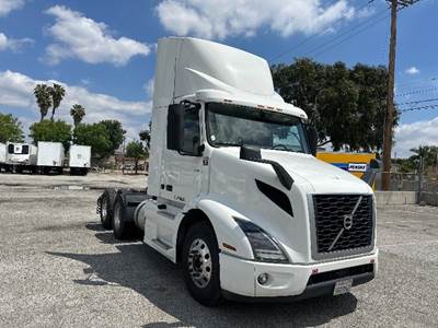Volvo VNR64300 Day Cab Truck - 425HP, 12 Speed Automatic