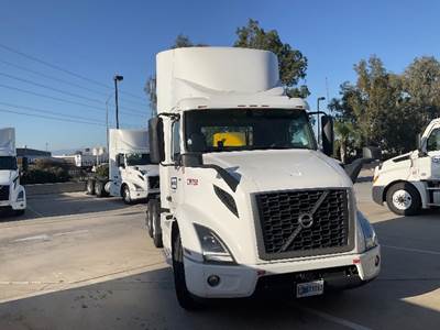 Volvo VNR64300 Day Cab Truck - 425HP, 12 Speed Automatic