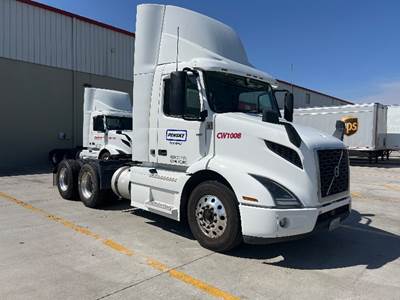 Volvo VNR64300 Day Cab Truck - 425HP, 12 Speed Automatic