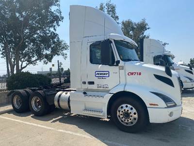 Volvo VNR64300 Day Cab Truck - 425HP, 12 Speed Automatic