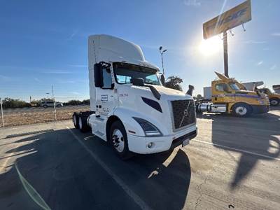 Volvo VNR64300 Day Cab Truck - 425HP, 12 Speed Automatic