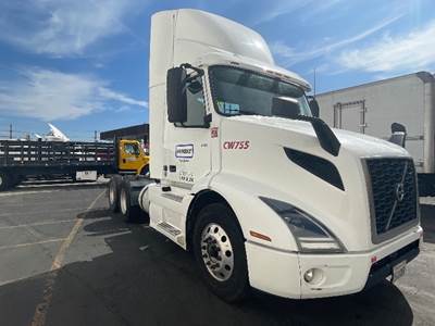 Volvo VNR64300 Day Cab Truck - 425HP, 12 Speed Automatic