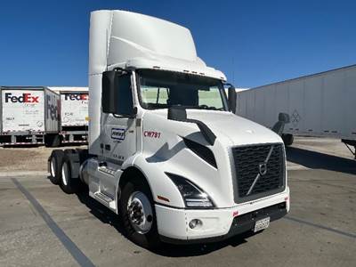 Volvo VNR64300 Day Cab Truck - 425HP, 12 Speed Automatic