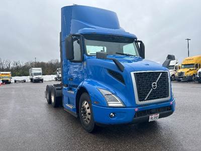 Volvo VNR64300 Day Cab Truck - 455HP, 12 Speed Automatic