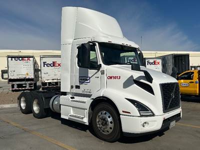 Volvo VNR64300 Day Cab Truck - 425HP, 12 Speed Automatic