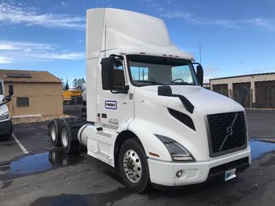 Volvo VNR64300 Day Cab Truck - 425HP, 12 Speed Automatic