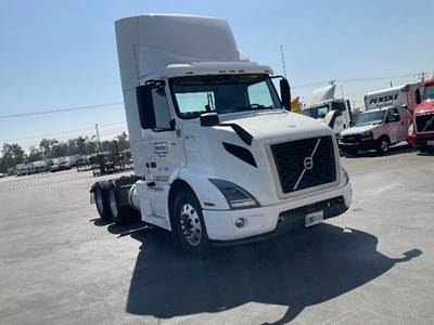 Volvo VNR64300 Day Cab Truck - 425HP, 12 Speed Automatic