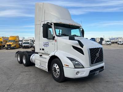 Volvo VNR64300 Day Cab Truck - 425HP, 12 Speed Automatic