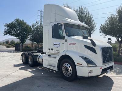 Volvo VNR64300 Day Cab Truck - 425HP, 12 Speed Automatic