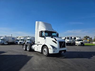 Volvo VNR64300 Day Cab Truck - 425HP, 12 Speed Automatic