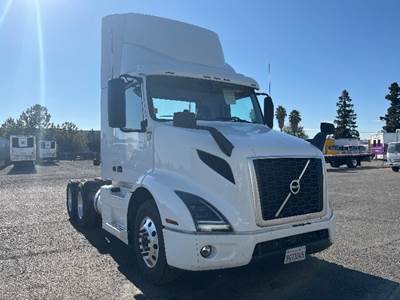 Volvo VNR64300 Day Cab Truck - 425HP, 12 Speed Automatic