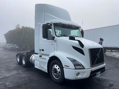 Volvo VNR64300 Day Cab Truck - 425HP, 12 Speed Automatic