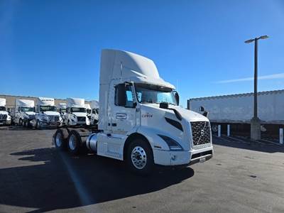Volvo VNR64300 Day Cab Truck - 425HP, 12 Speed Automatic