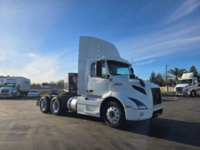 Volvo VNR64300 Day Cab Truck - 425HP, 12 Speed Automatic