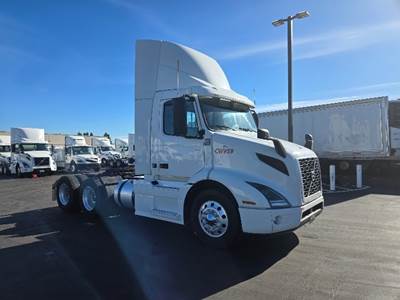 Volvo VNR64300 Day Cab Truck - 425HP, 12 Speed Automatic