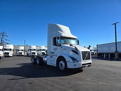 Volvo VNR64300 Day Cab Truck - 425HP, 12 Speed Automatic