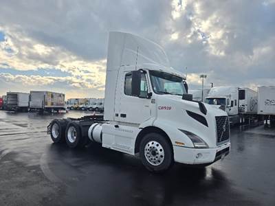 Volvo VNR64300 Day Cab Truck - 425HP, 12 Speed Automatic