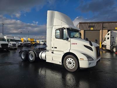 Volvo VNR64300 Day Cab Truck - 425HP, 12 Speed Automatic