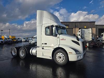 Volvo VNR64300 Day Cab Truck - 425HP, 12 Speed Automatic