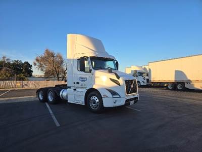 Volvo VNR64300 Day Cab Truck - 425HP, 12 Speed Automatic