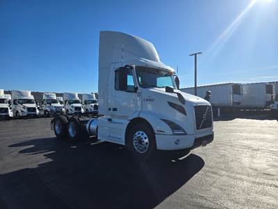 Volvo VNR64300 Day Cab Truck - 425HP, 12 Speed Automatic