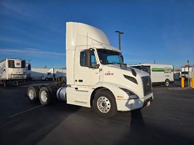 Volvo VNR64300 Day Cab Truck - 425HP, 12 Speed Automatic