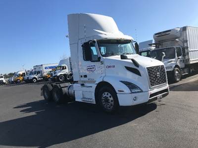 Volvo VNR64300 Day Cab Truck - 425HP, 12 Speed Automatic