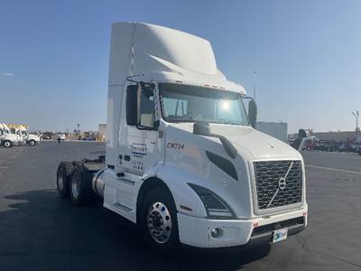 Volvo VNR64300 Day Cab Truck - 425HP, 12 Speed Automatic