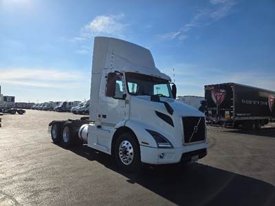 Volvo VNR64300 Day Cab Truck - 425HP, 12 Speed Automatic