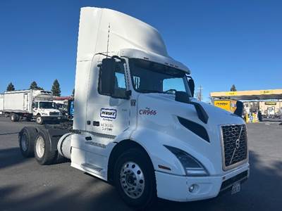 Volvo VNR64300 Day Cab Truck - 425HP, 12 Speed Automatic