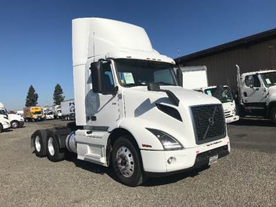 Volvo VNR64300 Day Cab Truck - 425HP, 12 Speed Automatic