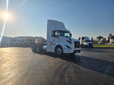 Volvo VNR64300 Day Cab Truck - 425HP, 12 Speed Automatic