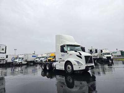 Volvo VNR64300 Day Cab Truck - 425HP, 12 Speed Automatic