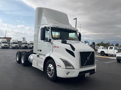 Volvo VNR64300 Day Cab Truck - 425HP, 12 Speed Automatic