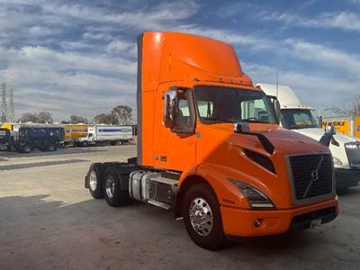 Volvo VNR64300 Day Cab Truck - 425HP, 12 Speed Automatic
