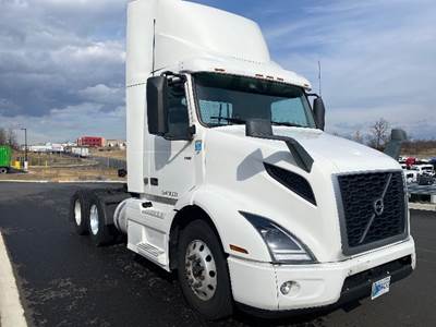 Volvo VNR64300 Day Cab Truck - 425HP, 12 Speed Automatic
