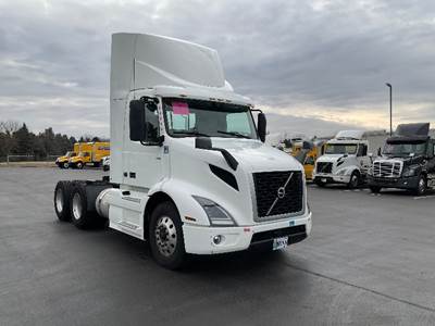 Volvo VNR64300 Day Cab Truck - 425HP, 12 Speed Automatic