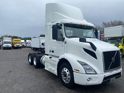 Volvo VNR64300 Day Cab Truck - 425HP, 12 Speed Automatic
