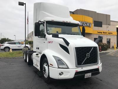 Volvo VNR64300 Day Cab Truck - 425HP, 12 Speed Automatic