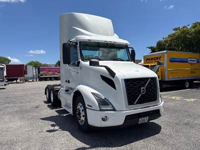 Volvo VNR64300 Day Cab Truck - 425HP, 12 Speed Automatic