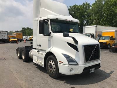 Volvo VNR64300 Day Cab Truck - 425HP, 12 Speed Automatic