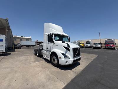 Volvo VNR64300 Day Cab Truck - 425HP, 12 Speed Automatic