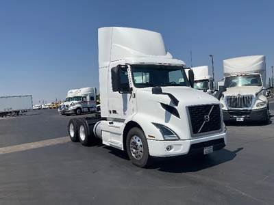 Volvo VNR64300 Day Cab Truck - 425HP, 12 Speed Automatic